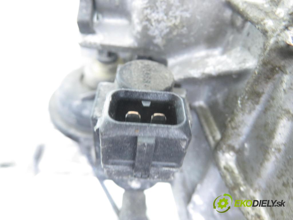 OPEL VECTRA C (Z02) SEDAN 2003 90,00 1.8 16V 122 - Z 18 XE 1796,00 Potrubie 24405386