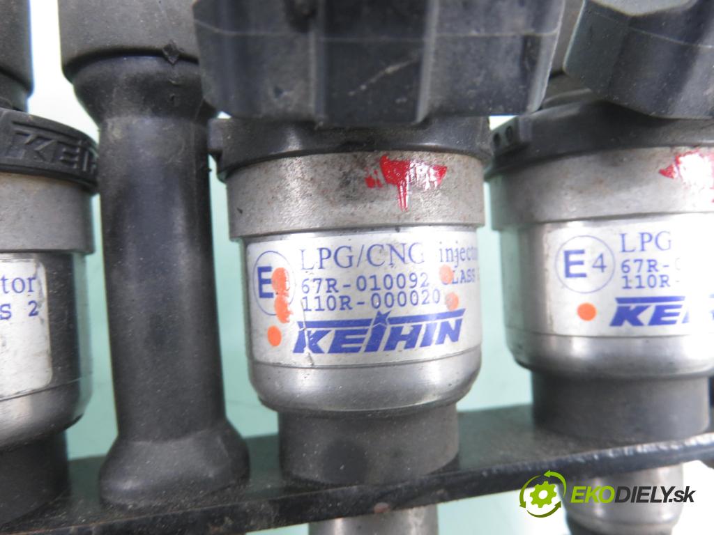 VOLVO V50 (MW) KOMBI 2005 103,00 2.4 - B 5244 S5 2435,00 lišta vstřikovací LPG 67R010092 ; 110R000020