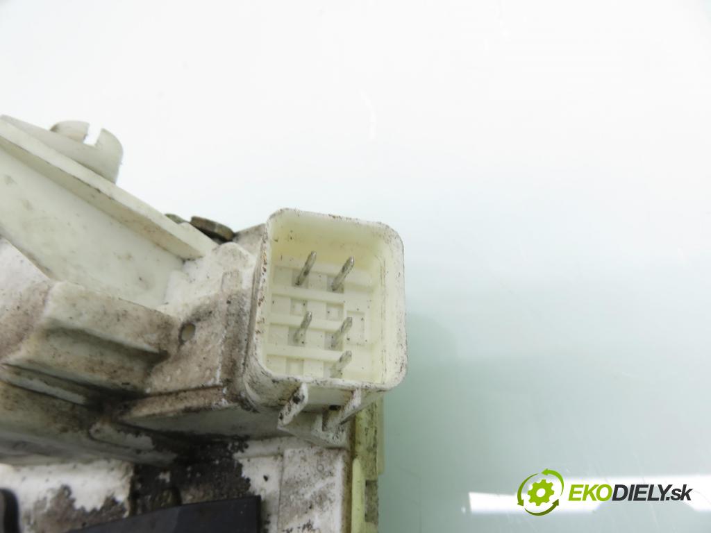 FORD FOCUS (DAW, DBW) HB 1999 74,00 1.6 16V 100 - FYDA 1596,00 zámok XS41A21812CF