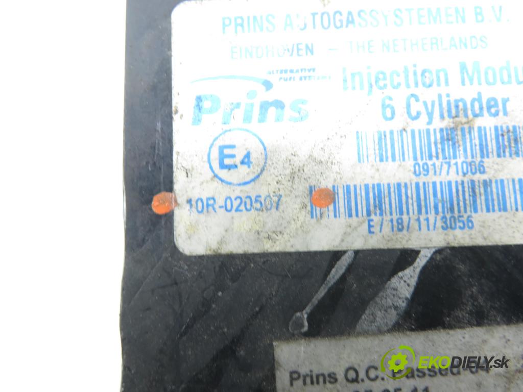 VOLVO V50 (MW) KOMBI 2005 103,00 2.4 - B 5244 S5 2435,00 řídící jednotka / MODUL INNE 10R020507