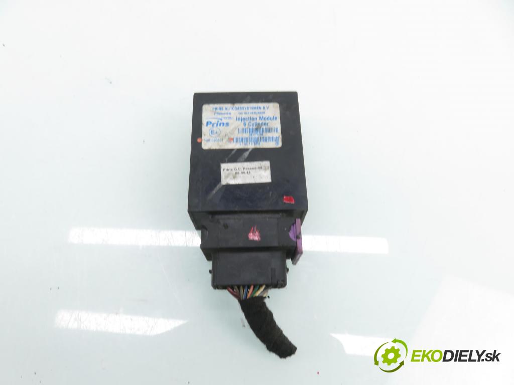 VOLVO V50 (MW) KOMBI 2005 103,00 2.4 - B 5244 S5 2435,00 řídící jednotka / MODUL INNE 10R020507