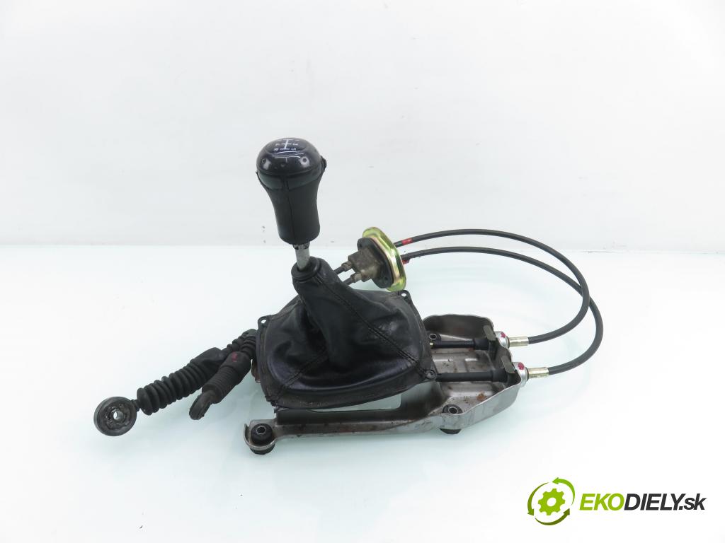 HYUNDAI SANTA FÉ I (SM) SUV 2004 83,00 2.0 CRDi 4x4 113 - D4EA 1991,00 ZVEDÁK: