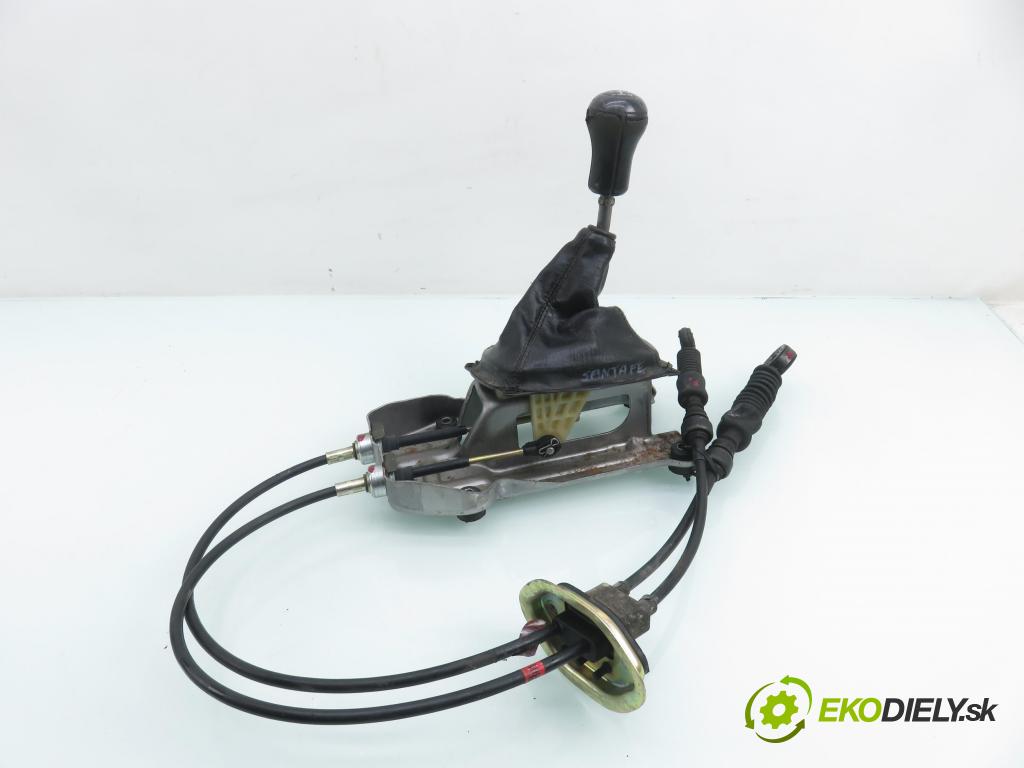 HYUNDAI SANTA FÉ I (SM) SUV 2004 83,00 2.0 CRDi 4x4 113 - D4EA 1991,00 ZVEDÁK: