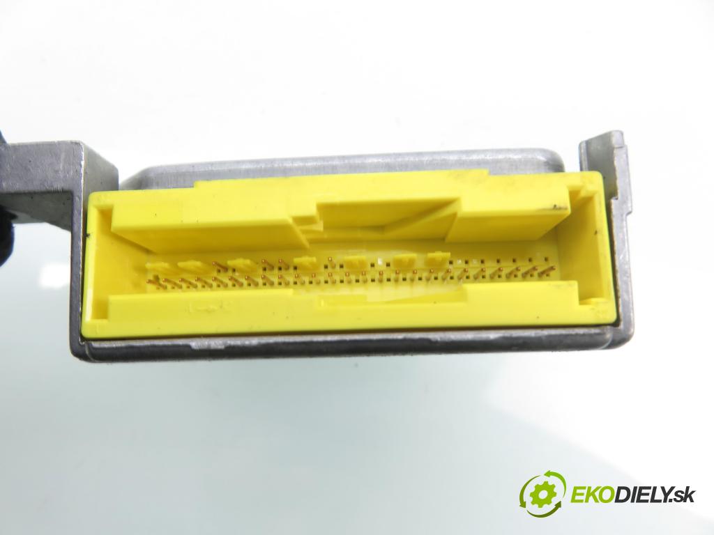 RENAULT CLIO II (BB_, CB_) HB 2001 43,00 1.2 8V 58 - D7F 726 1149,00 MODUL air BAG 8200047304A ; 0285001403