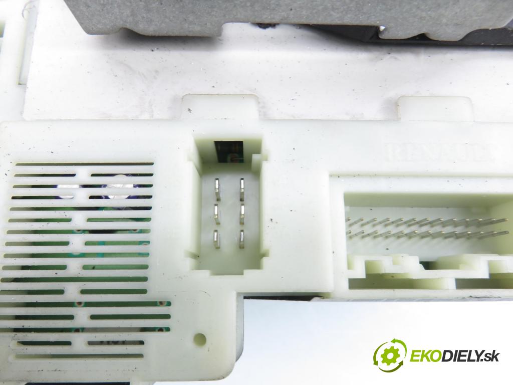 RENAULT CLIO II (BB_, CB_) HB 2000 70,00 1.4 16V 95 - K4J 712 1390,00 MODUL BSI 8200031555