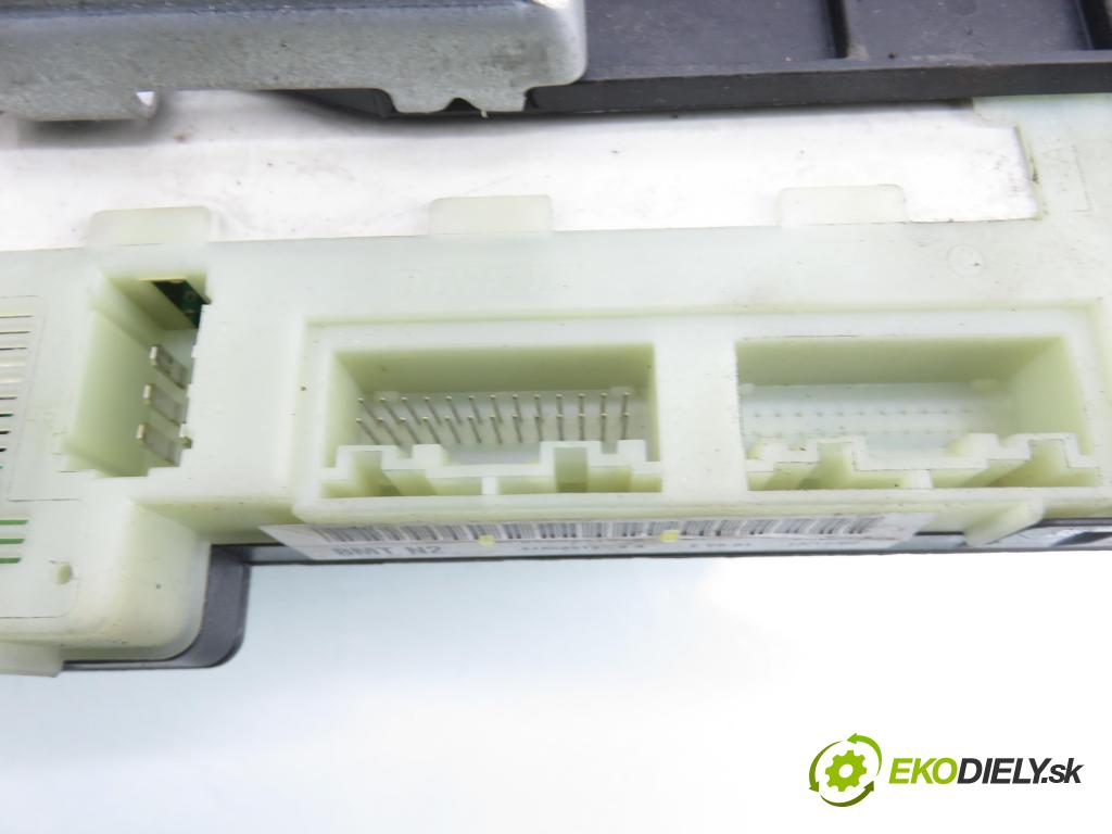 RENAULT CLIO II (BB_, CB_) HB 2001 43,00 1.2 8V 58 - D7F 726 1149,00 MODUL BSI P8200031555