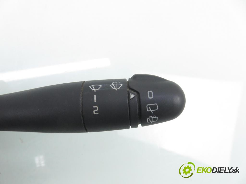 RENAULT CLIO II (BB_, CB_) HB 2000 70,00 1.4 16V 95 - K4J 712 1390,00 páčka/prepínač 7700432856 ; 7701045279 ; 61670049