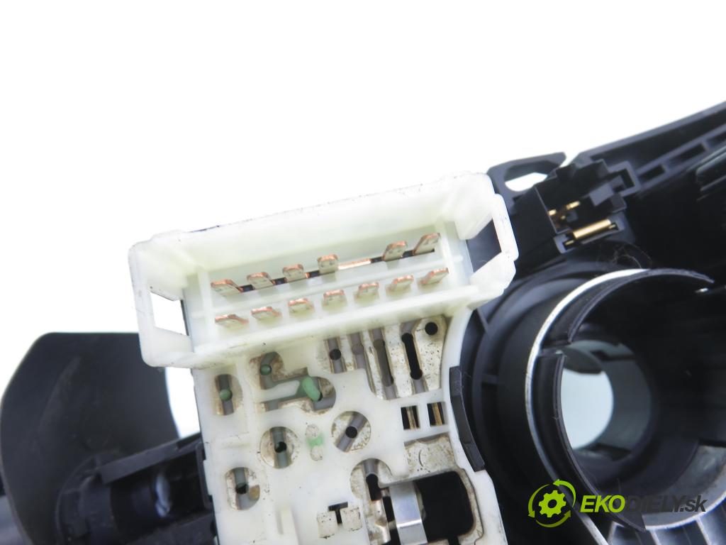 RENAULT CLIO II (BB_, CB_) HB 2000 70,00 1.4 16V 95 - K4J 712 1390,00 páčka/prepínač 7700432856 ; 7701045279 ; 61670049