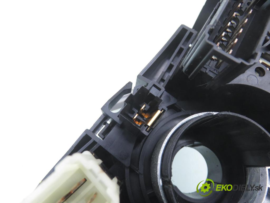 RENAULT CLIO II (BB_, CB_) HB 2001 43,00 1.2 8V 58 - D7F 726 1149,00 PAKA/ŘAZENÍ/SADA: 7700432850 ; 7701045277 ; 61670042