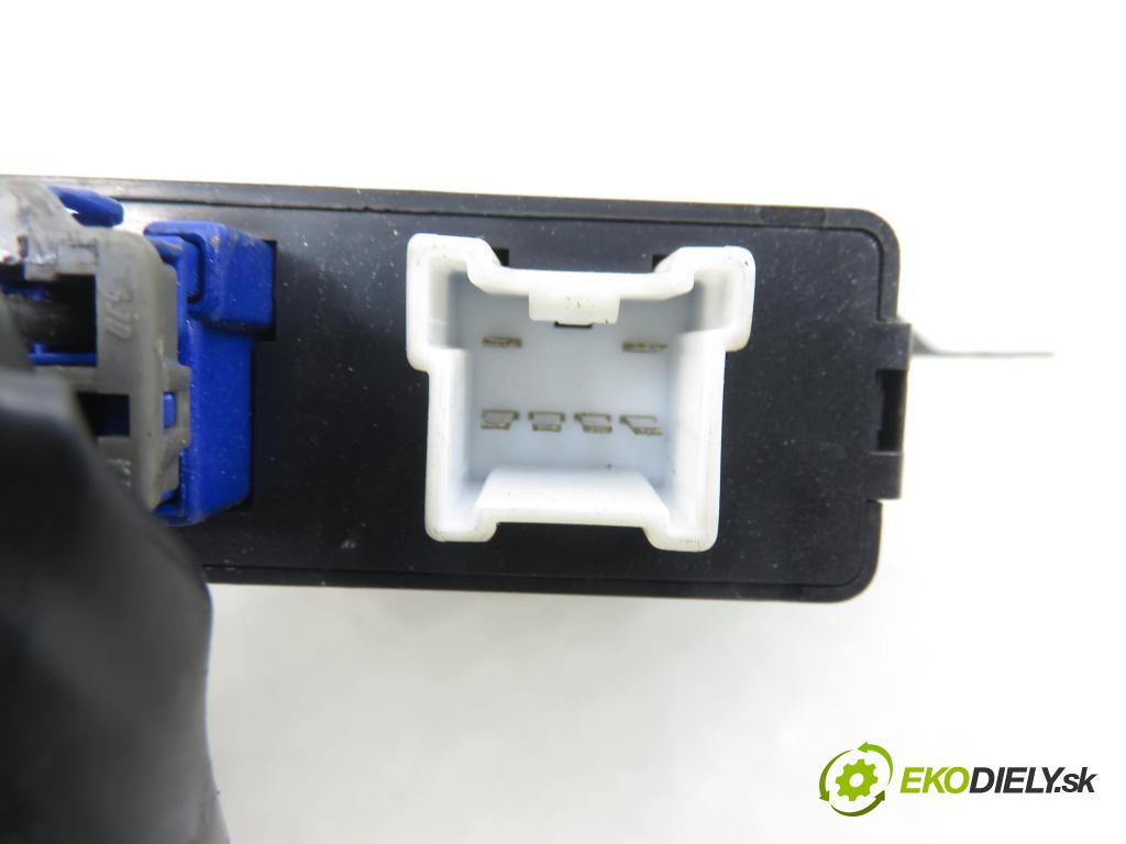 KIA SORENTO I (JC) SUV 2004 103,00 2.5 CRDi 140 - D4CB 2497,00 Motorček stierače zadné 987003E000 ; 987503E000