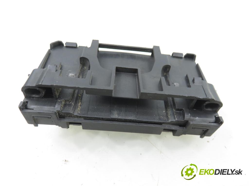 RENAULT GRAND SCENIC II (JM0/1_) VAN 2005 83,00 1.6 - K4M 782 1598,00 CZYTNIK KARTY: S118539002B ; 8200125077