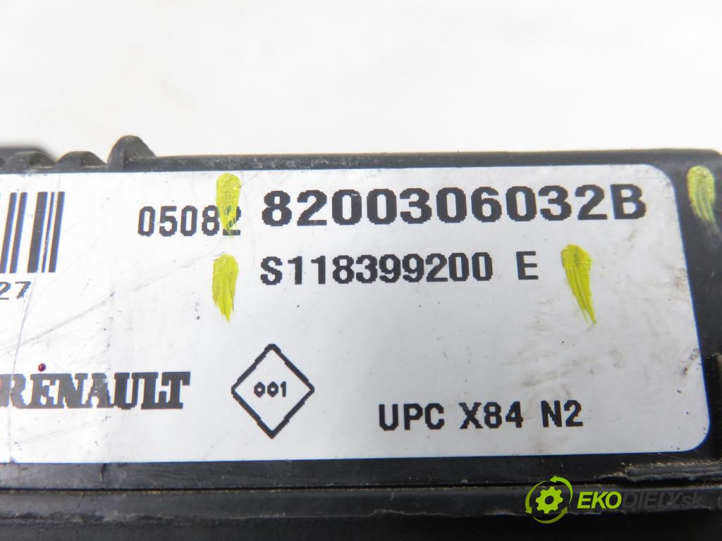 RENAULT GRAND SCENIC II (JM0/1_) VAN 2005 83,00 1.6 - K4M 782 1598,00 riadiaca jednotka / MODUL INNE: S118399200E ; 8200306032B