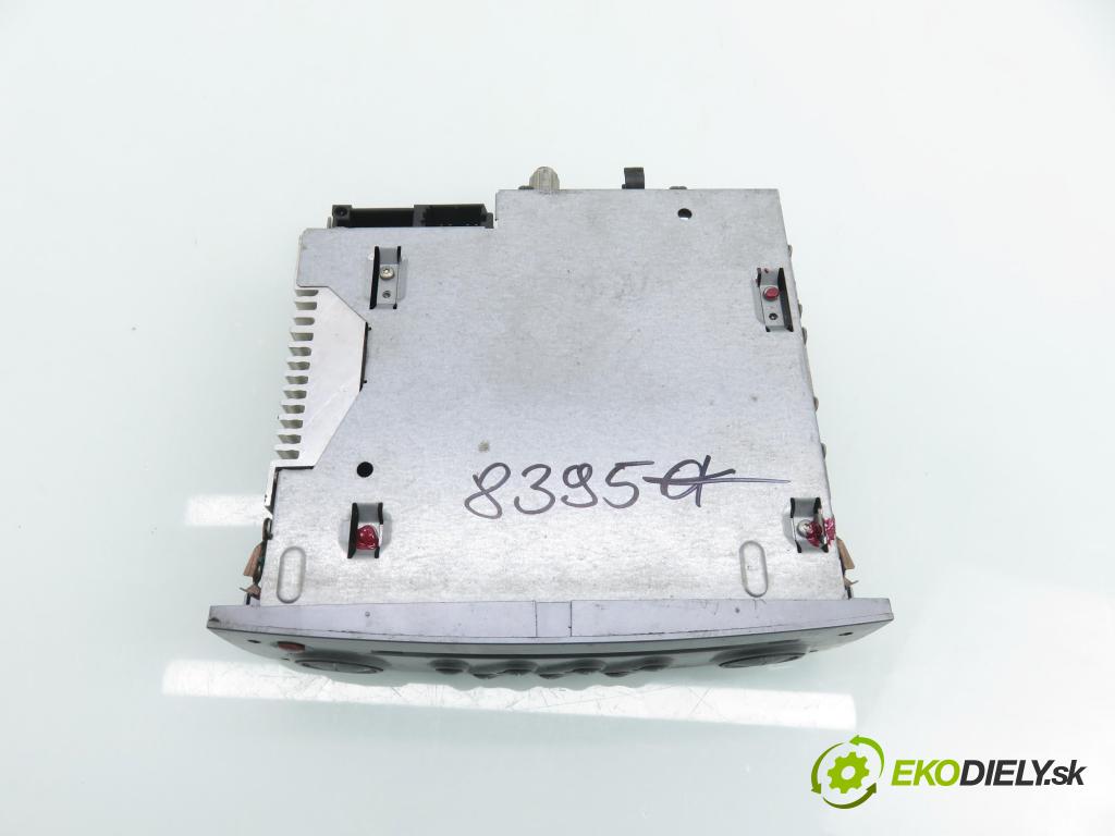 RENAULT SCENIC II (JM0/1_) MINIVAN 2006 96,00 1.9 dCi (JM15) - F9Q 804 1870,00 RADIO CD 8200562686