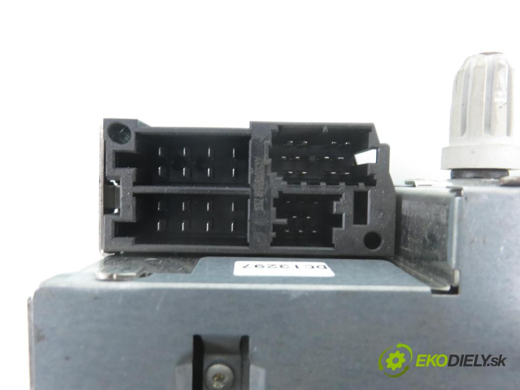 RENAULT SCENIC II (JM0/1_) MINIVAN 2006 96,00 1.9 dCi (JM15) - F9Q 804 1870,00 RADIO CD 8200562686