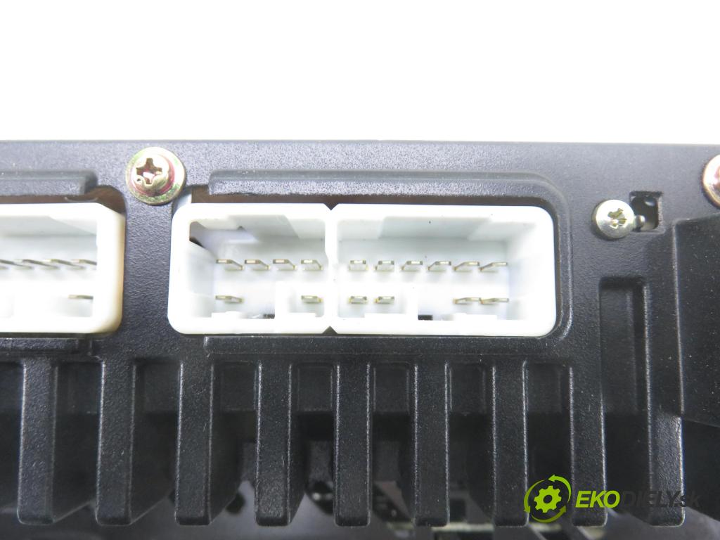 TOYOTA AVENSIS VERSO (_M2_) MINIVAN 2004 85,00 2.0 D (CLM20_) - 1CD-FTV 1995,00 RADIO CD 8612042130