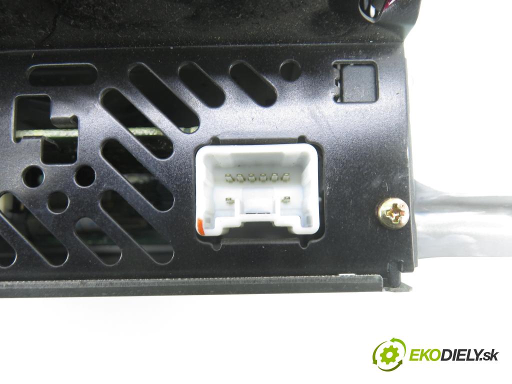 TOYOTA AVENSIS VERSO (_M2_) MINIVAN 2004 85,00 2.0 D (CLM20_) - 1CD-FTV 1995,00 RADIO CD 8612042130