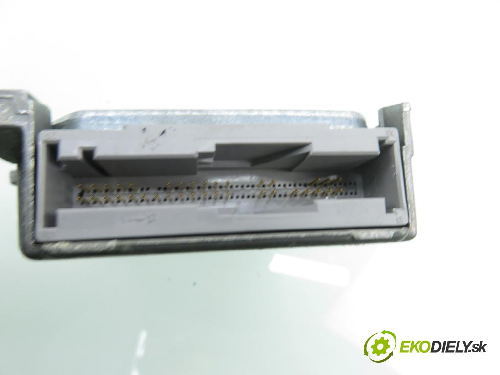 RENAULT CLIO II (BB_, CB_) HB 2004 74,00 1.5 dCi - K9K 712 1461,00 MODUL air BAG 8200230857 ; 0285001496