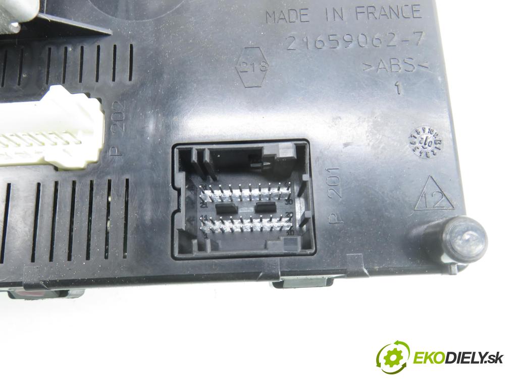 RENAULT CLIO II (BB_, CB_) HB 2004 74,00 1.5 dCi - K9K 712 1461,00 MODUL UCH-2 8200207134A ; P8200207134A