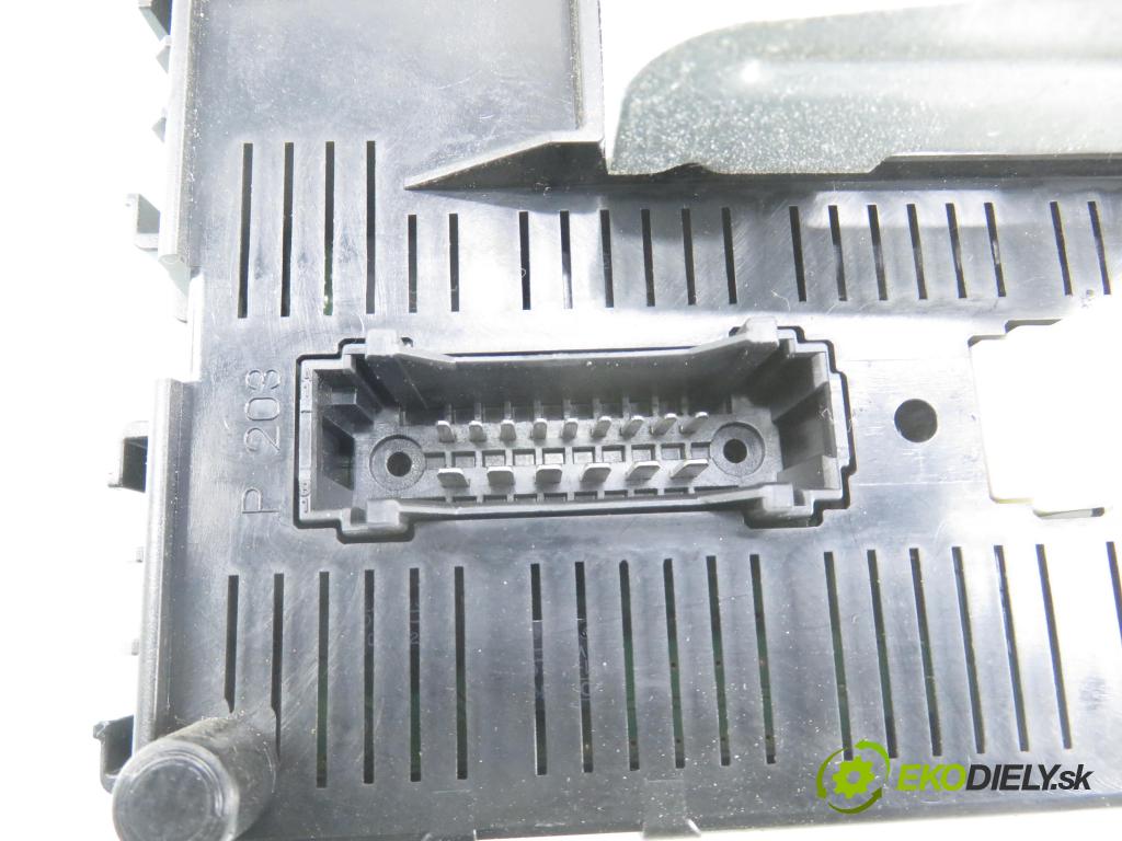 RENAULT CLIO II (BB_, CB_) HB 2004 74,00 1.5 dCi - K9K 712 1461,00 MODUL UCH-2 8200207134A ; P8200207134A