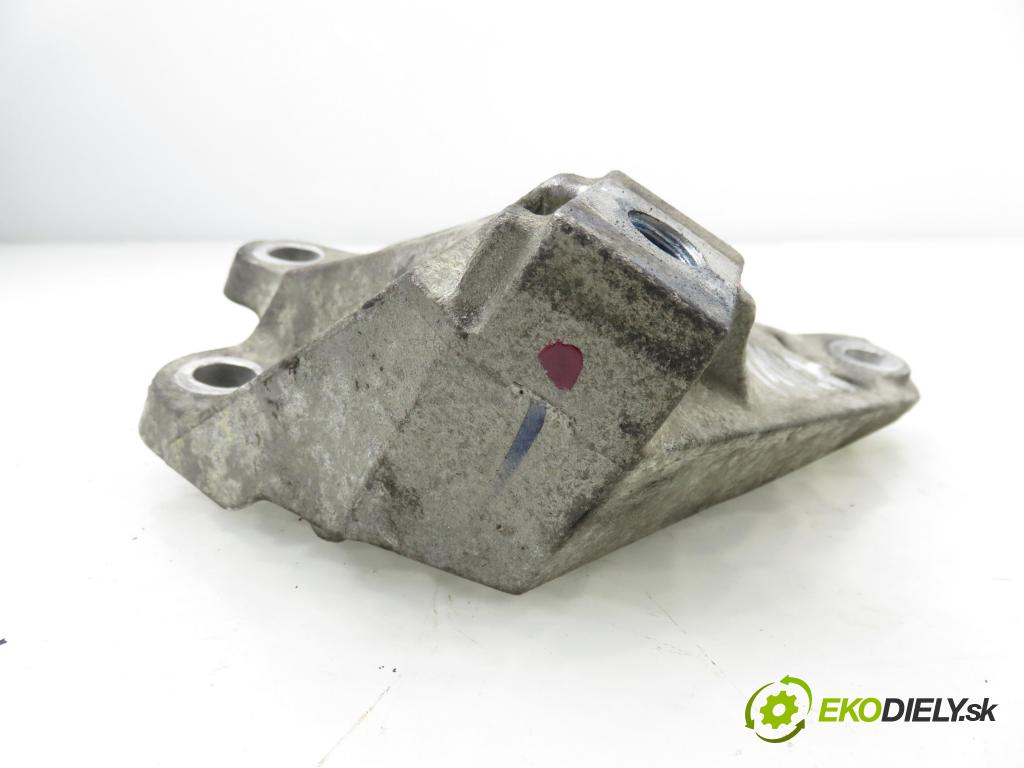 VOLVO V50 (MW) KOMBI 2005 103,00 2.4 - B 5244 S5 2435,00 uchycení převodovky 3M517M125JF