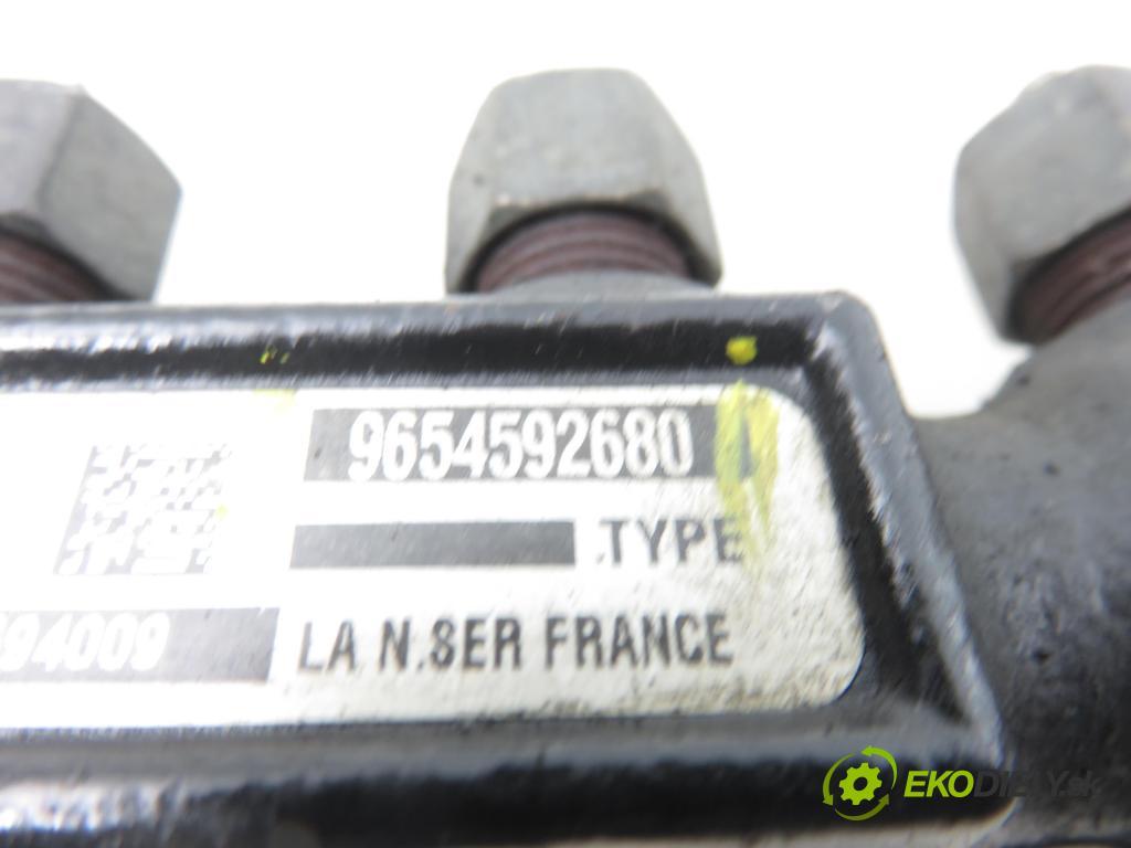 FORD FOCUS II (DA_, HCP) HB 2005 80,00 1.6 TDCi - G8DD 1560,00 lišta vstřikovací 965492680 ; 55PP0602 ; 9653981180 (Vstřikovací lišta)