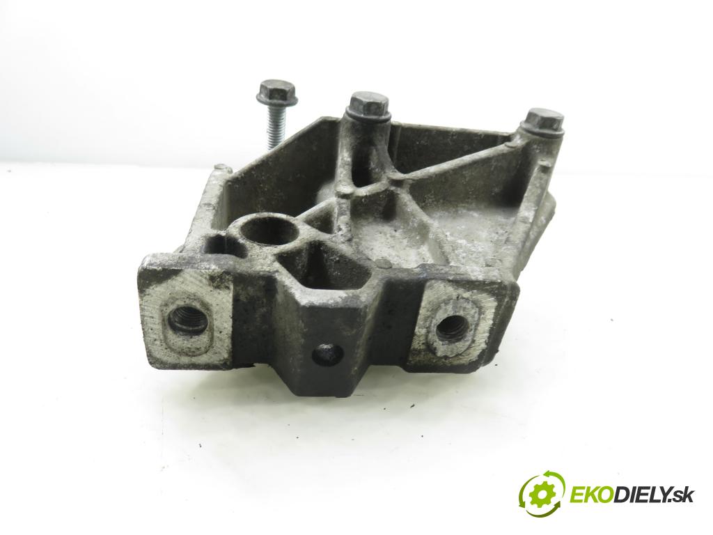 VW GOLF IV (1J1) HB 2002 66,00 1.9 TDI 90 - ALH 1896,00 uchycení převodovky 1J0199117P