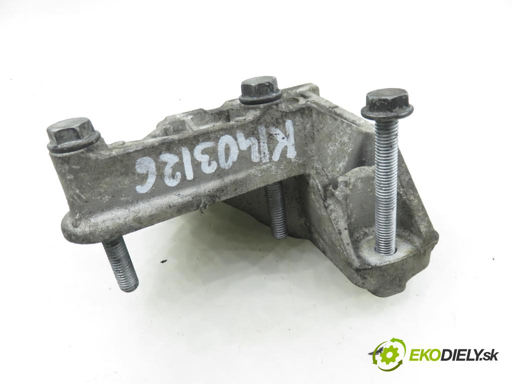 VW GOLF IV (1J1) HB 2002 66,00 1.9 TDI 90 - ALH 1896,00 uchycení převodovky 1J0199117P