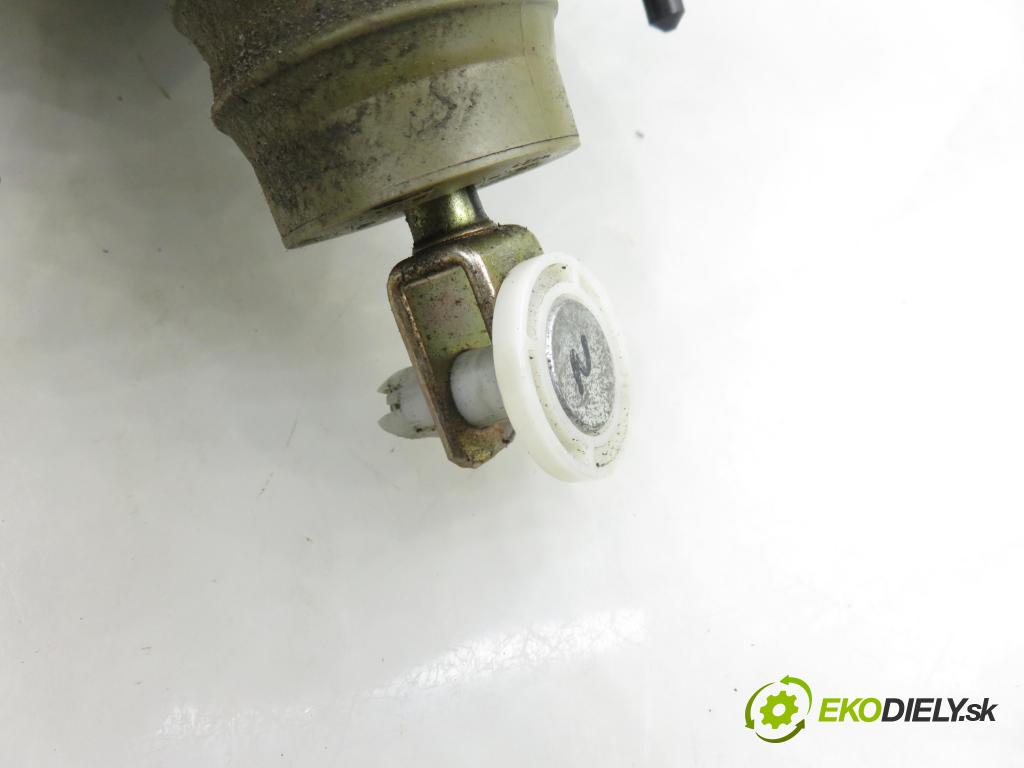 FORD FOCUS II Turnier (DA_, FFS, DS) KOMBI 2005 66,00 1.6 TDCI 90 1560,00 Posilovač 3M512B195HA ; 03776281024 (Servočerpadlo)