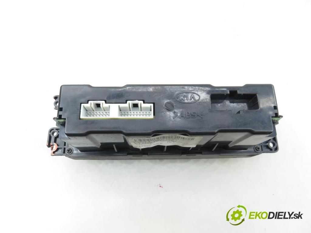 KIA SORENTO I (JC) SUV 2004 103,00 2.5 CRDi 140 - D4CB 2497,00 Panel kúrenia KLIMATRONIK 972503E110