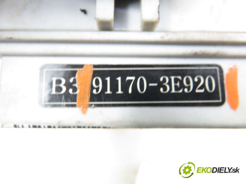 KIA SORENTO I (JC) SUV 2004 103,00 2.5 CRDi 140 - D4CB 2497,00 MODUL BSI 911703E920