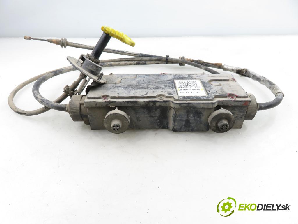 RENAULT GRAND SCENIC II (JM0/1_) VAN 2005 83,00 1.6 - K4M 782 1598,00 BRZDA: ručny elektrický 8200418648