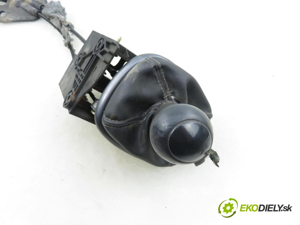 RENAULT GRAND SCENIC II (JM0/1_) VAN 2005 83,00 1.6 - K4M 782 1598,00 ZVEDÁK: 8200520084