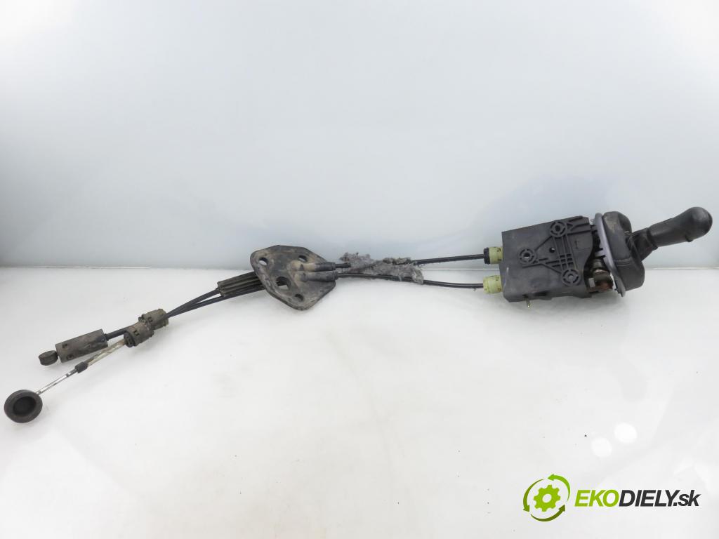 RENAULT GRAND SCENIC II (JM0/1_) VAN 2005 83,00 1.6 - K4M 782 1598,00 ZVEDÁK: 8200520084