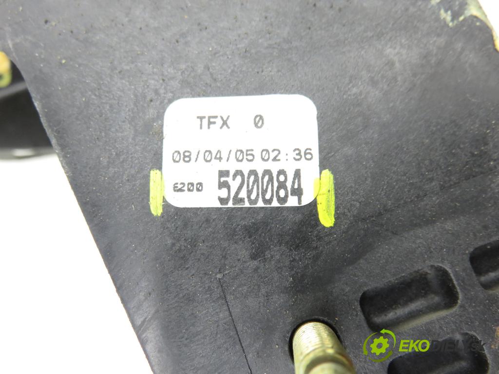 RENAULT GRAND SCENIC II (JM0/1_) VAN 2005 83,00 1.6 - K4M 782 1598,00 ZVEDÁK: 8200520084