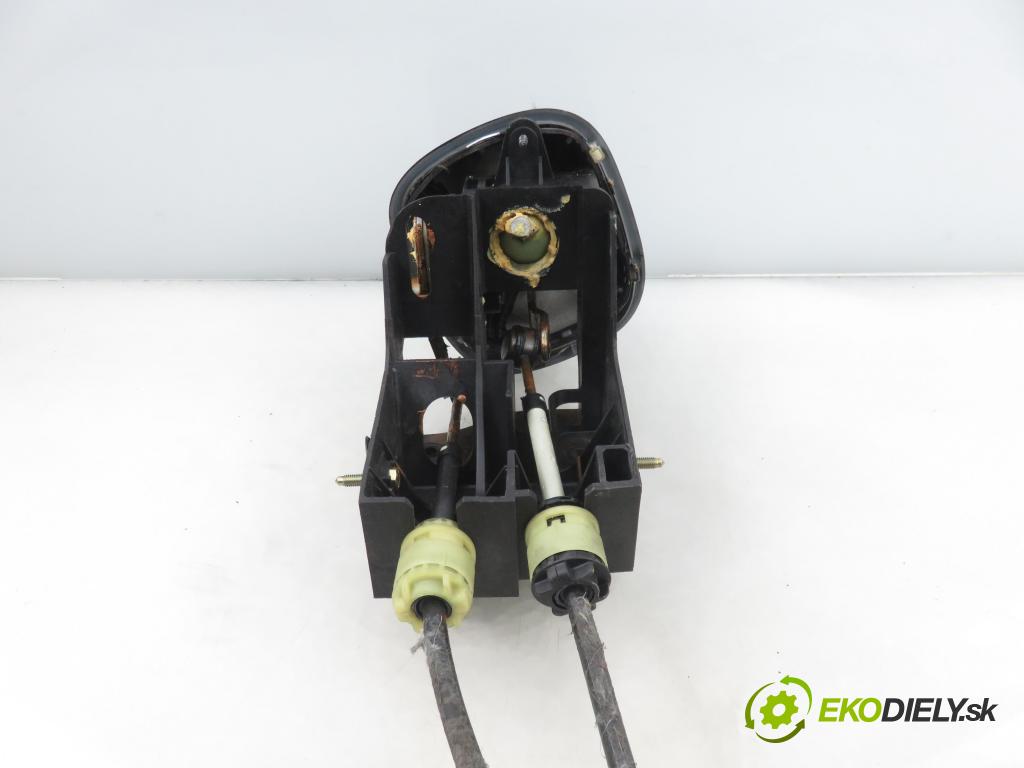 RENAULT GRAND SCENIC II (JM0/1_) VAN 2005 83,00 1.6 - K4M 782 1598,00 ZVEDÁK: 8200520084