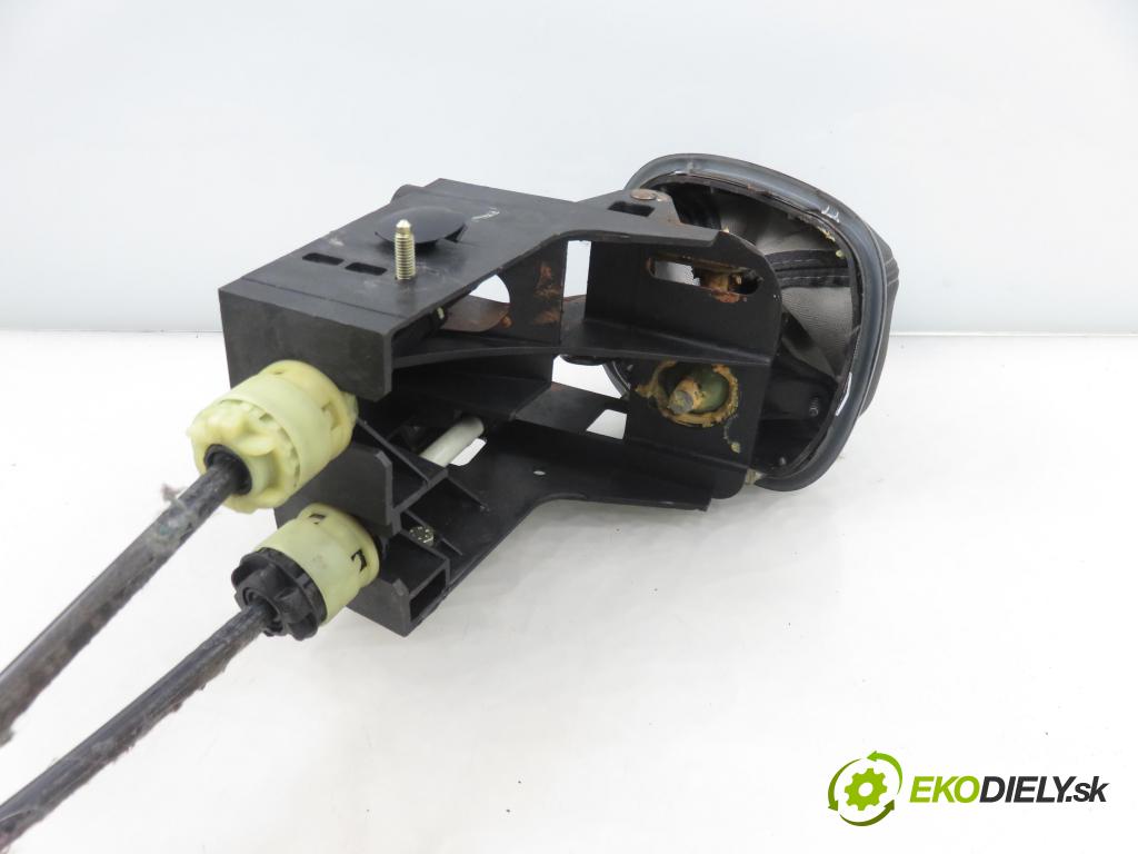 RENAULT GRAND SCENIC II (JM0/1_) VAN 2005 83,00 1.6 - K4M 782 1598,00 ZVEDÁK: 8200520084