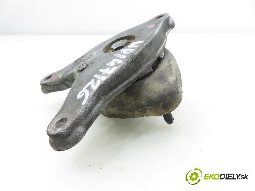 AUDI A4 (8E2, B6) SEDAN 2003 132,00 2.5 TDI V6 180 quattro - AKE 2496,00 Uchytenie prevodovky 8E0399115B