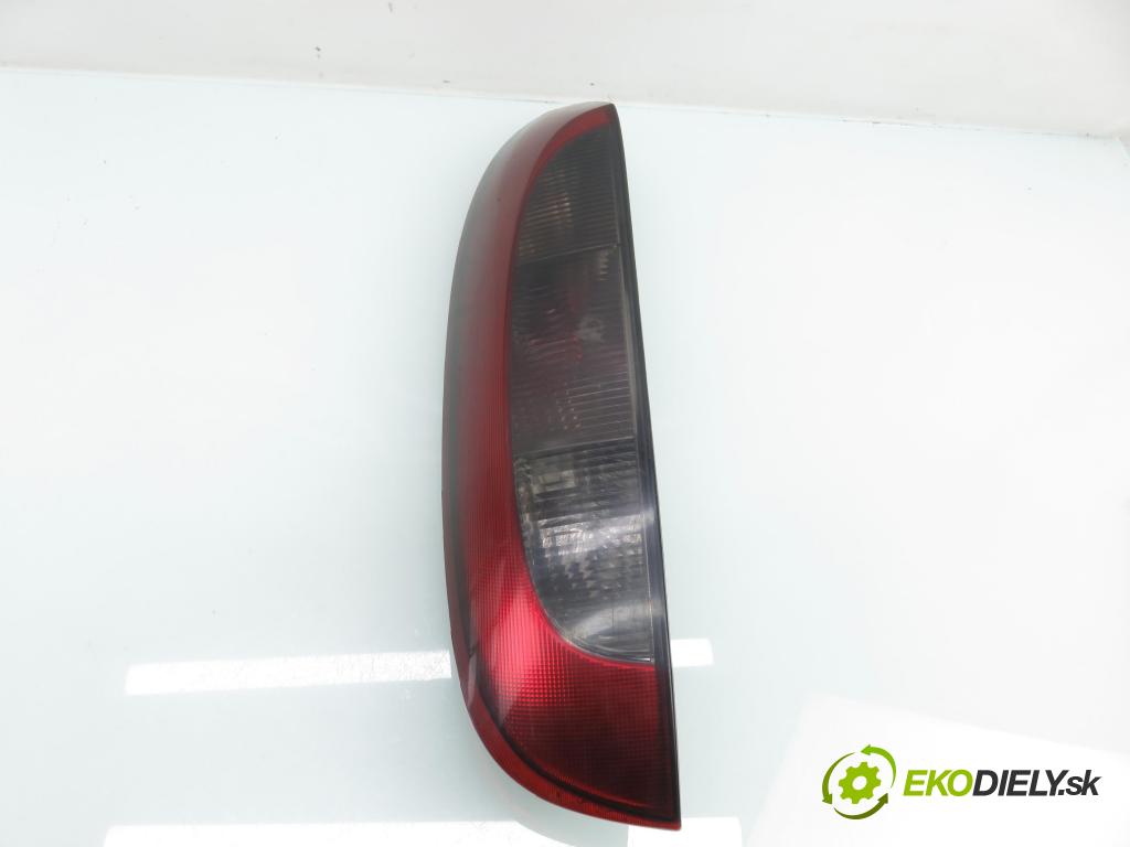 OPEL CORSA C (X01) HB 2004 59,00 1.2 Twinport - Z 12 XEP 1229,00 světlo levé zadní 