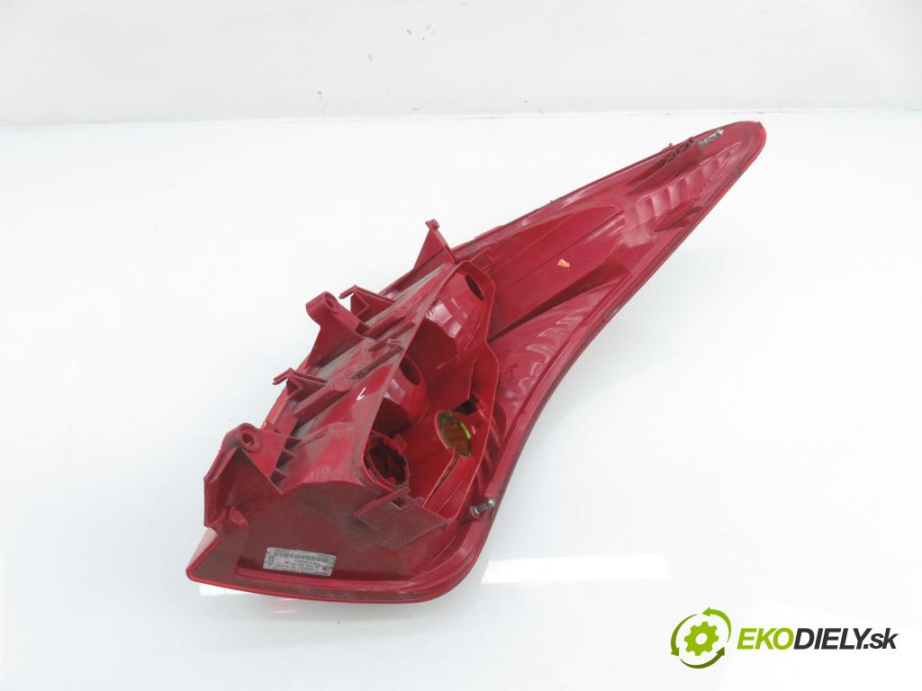 PEUGEOT 308 SW KOMBI 2008 88,00 1.6 16V - 5FW (EP6) 1598,00 světlo levé zadní 96814447XT