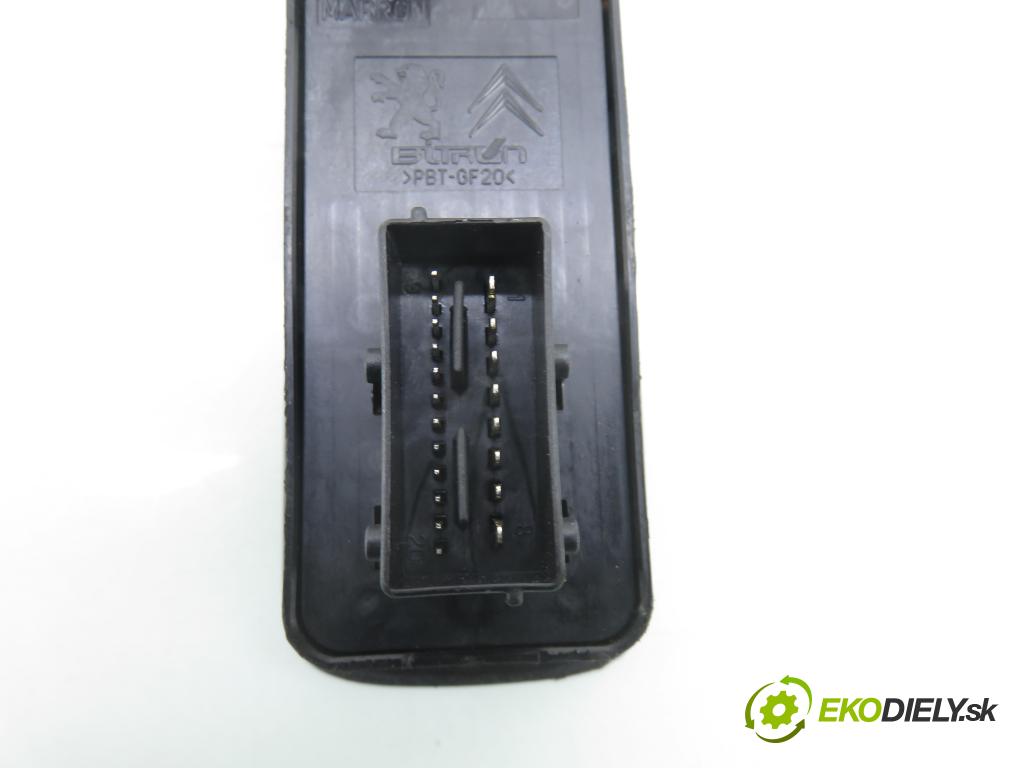 PEUGEOT 308 SW KOMBI 2008 88,00 1.6 16V - 5FW (EP6) 1598,00 Panel ovládania okien 96644917XT