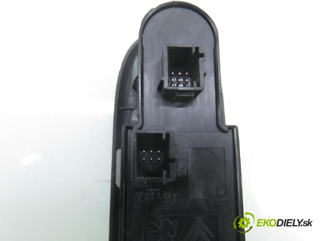 PEUGEOT 308 SW KOMBI 2008 88,00 1.6 16V - 5FW (EP6) 1598,00 Panel ovládania okien 96644917XT