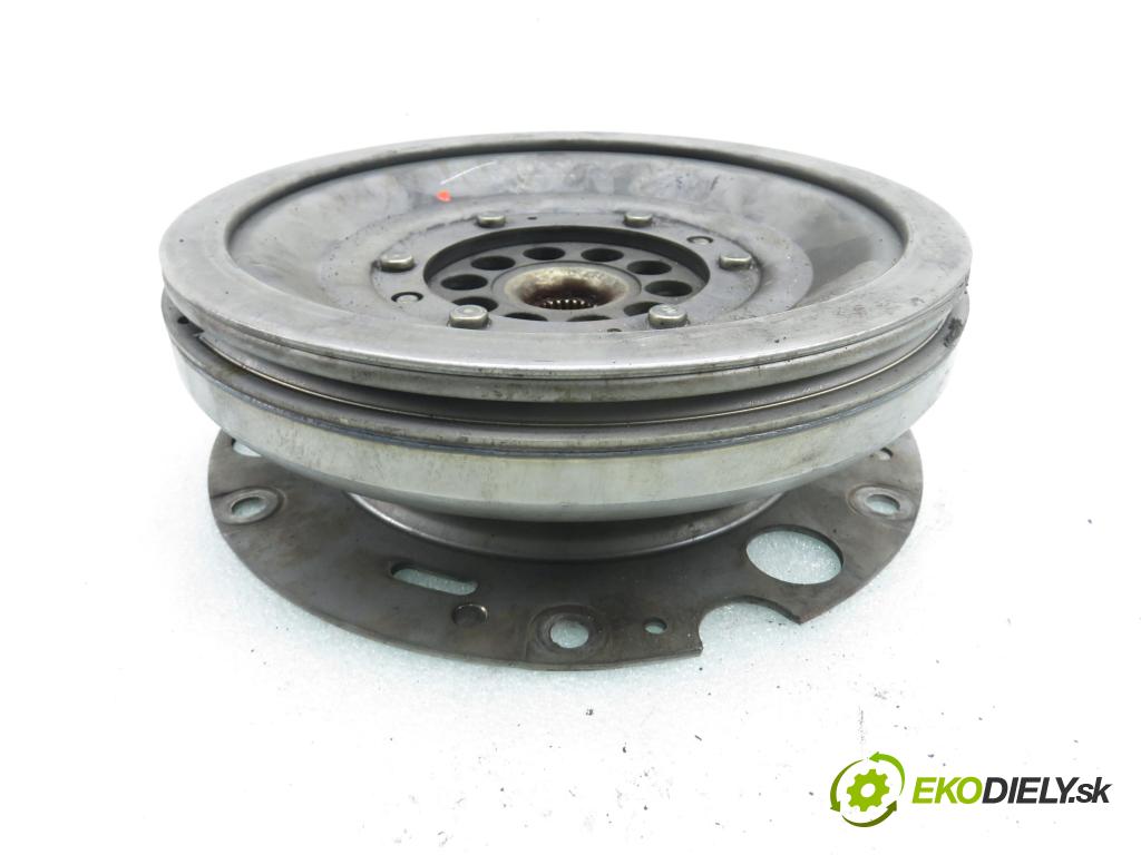 AUDI Q5 (8R) SUV 2010 176,00 3.0 TDI quattro - CCWA 2967,00 řemenice dvojhmota 0B5105317F