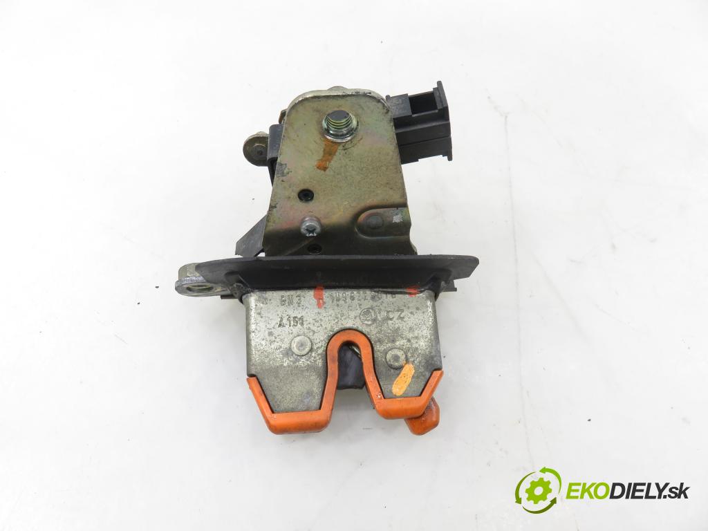 SKODA OCTAVIA I Combi (1U5) KOMBI 2003 66,00 1.9 TDI 90 - ALH 1896,00 zámok dveří kufr EL. 1U9827501B