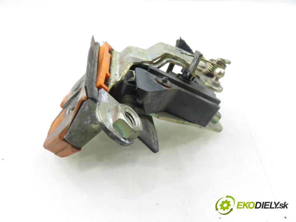 SKODA OCTAVIA I Combi (1U5) KOMBI 2003 66,00 1.9 TDI 90 - ALH 1896,00 zámok dveří kufr EL. 1U9827501B