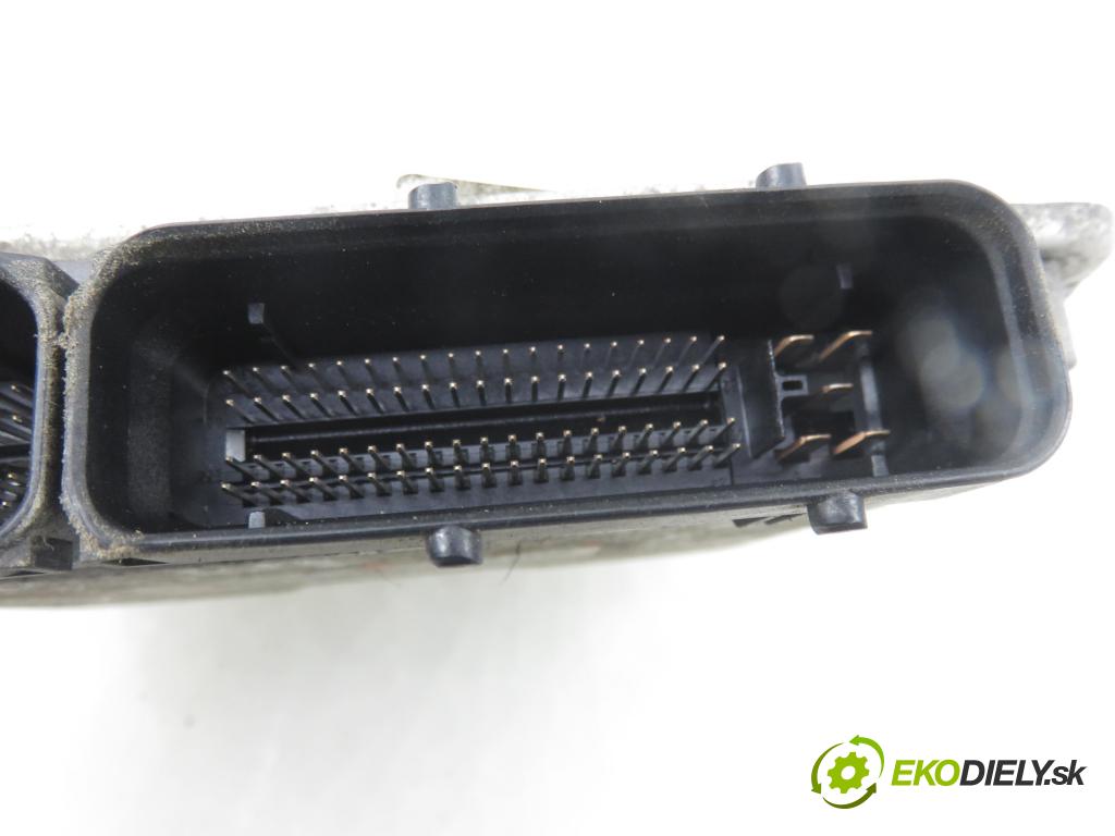 VW GOLF IV (1J1) HB 2000 66,00 1.9 TDI - AGR 1896,00 Riadiaca jednotka Motor 038906012K ; 0281010111