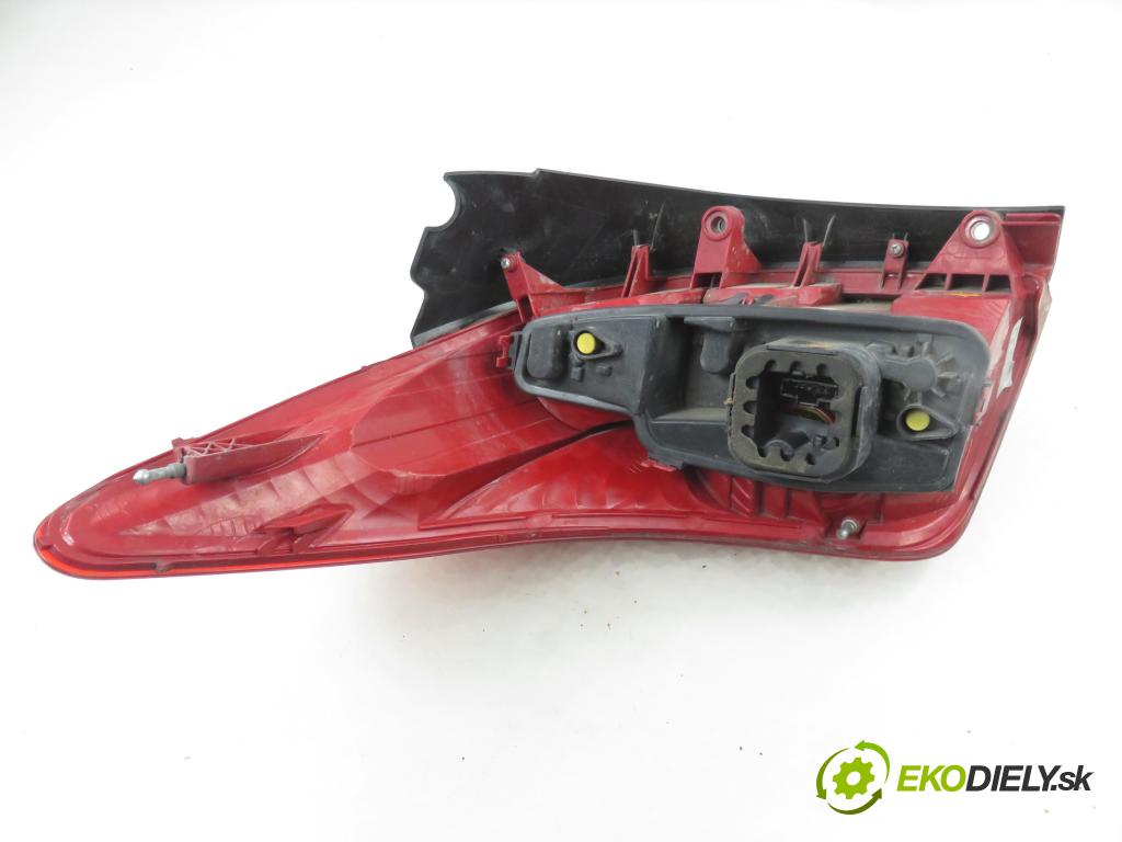PEUGEOT 308 SW KOMBI 2008 88,00 1.6 16V - 5FW (EP6) 1598,00 světlo pravé zadní 96814438XT