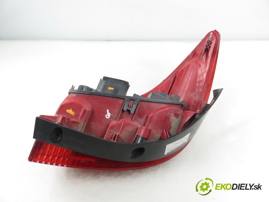 PEUGEOT 308 SW KOMBI 2008 88,00 1.6 16V - 5FW (EP6) 1598,00 světlo pravé zadní 96814438XT