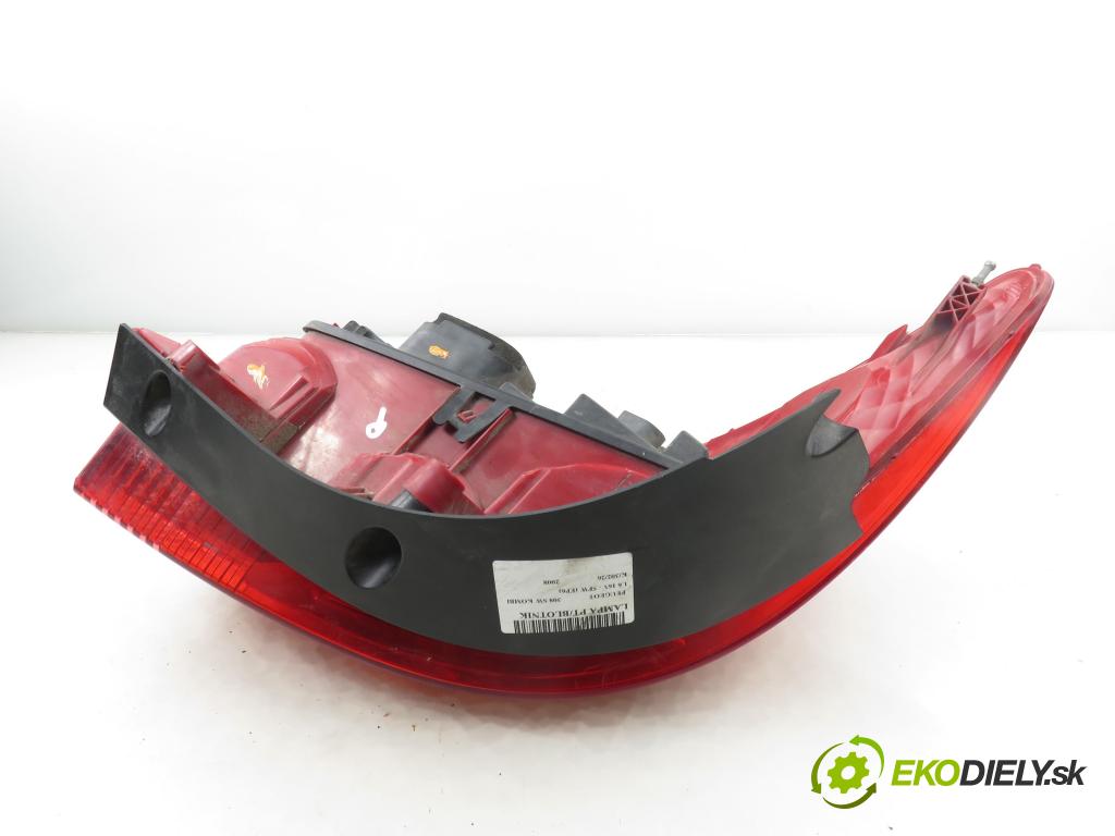 PEUGEOT 308 SW KOMBI 2008 88,00 1.6 16V - 5FW (EP6) 1598,00 světlo pravé zadní 96814438XT