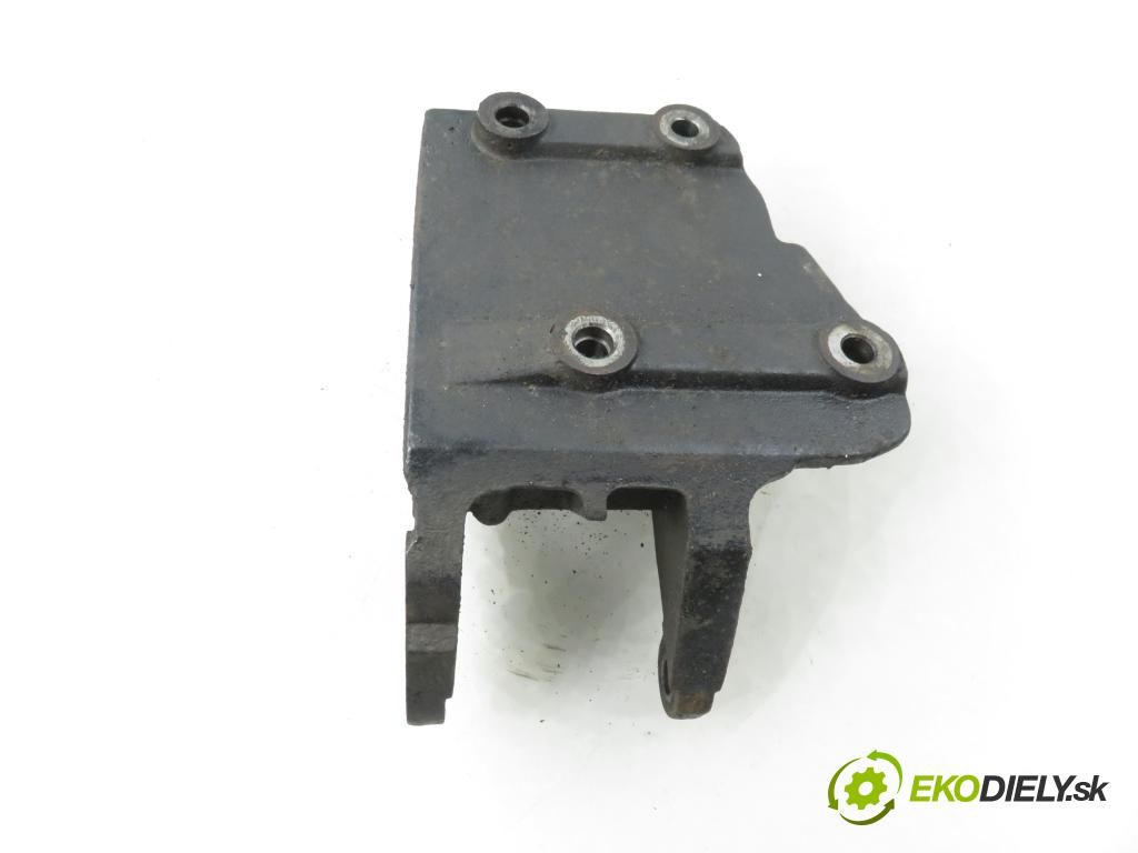 OPEL MOVANO Furgon (X70) FURGON 2005 84,00 2.5 DTI - G9U 724 2464,00 podpěra poloosi 8200027177B