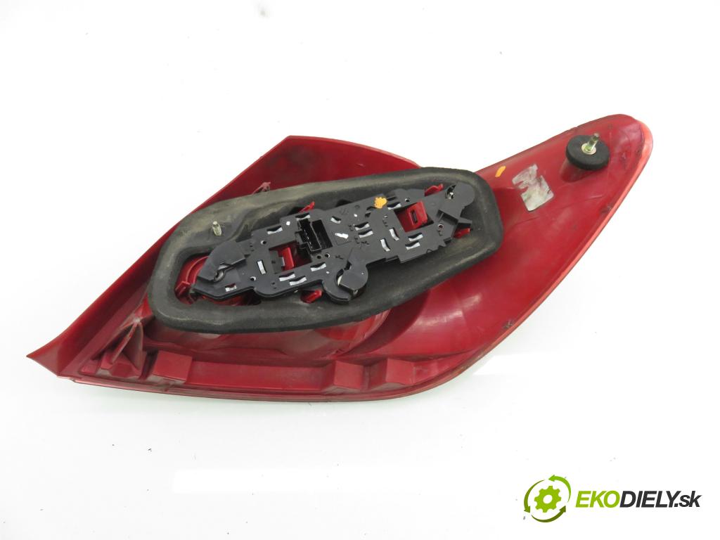 PEUGEOT 307 (3A/C) HB 2003 80,00 1.6 16V - NFU (TU5JP4) 1587,00 Svetlo ľavé zadné